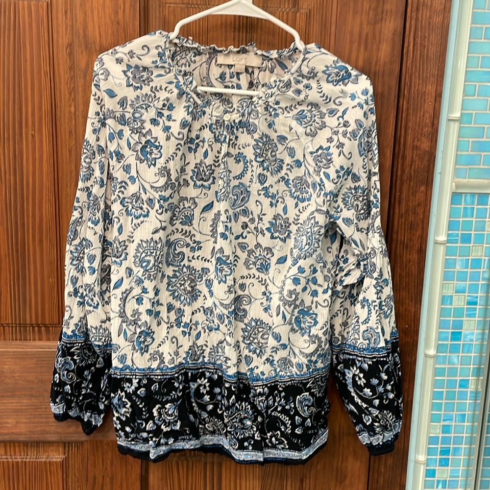 Beautiful Ladies Loft Blouse